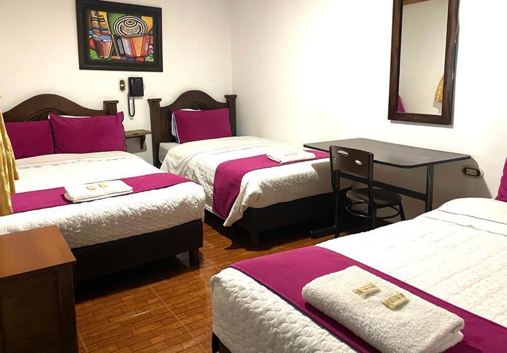 Hostal Internacional Bogota Bagian luar foto