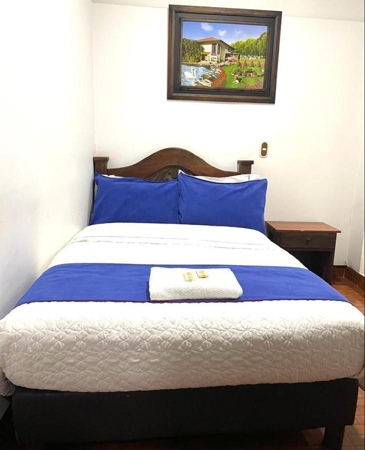 Hostal Internacional Bogota Bagian luar foto